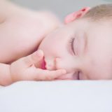 すやすや眠る赤ちゃん